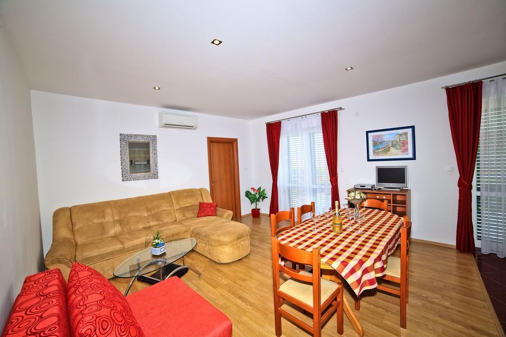 Apartments Bozikovic Podstrana Exterior foto